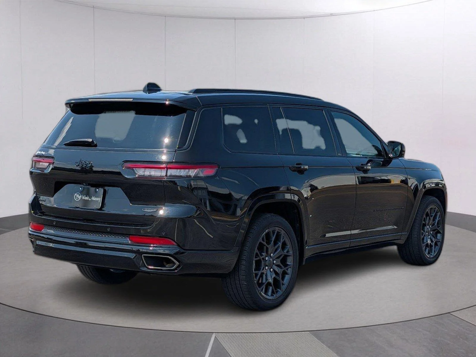 Used 2025 Diamond Black Crystal Pearlcoat Jeep Summit image 5