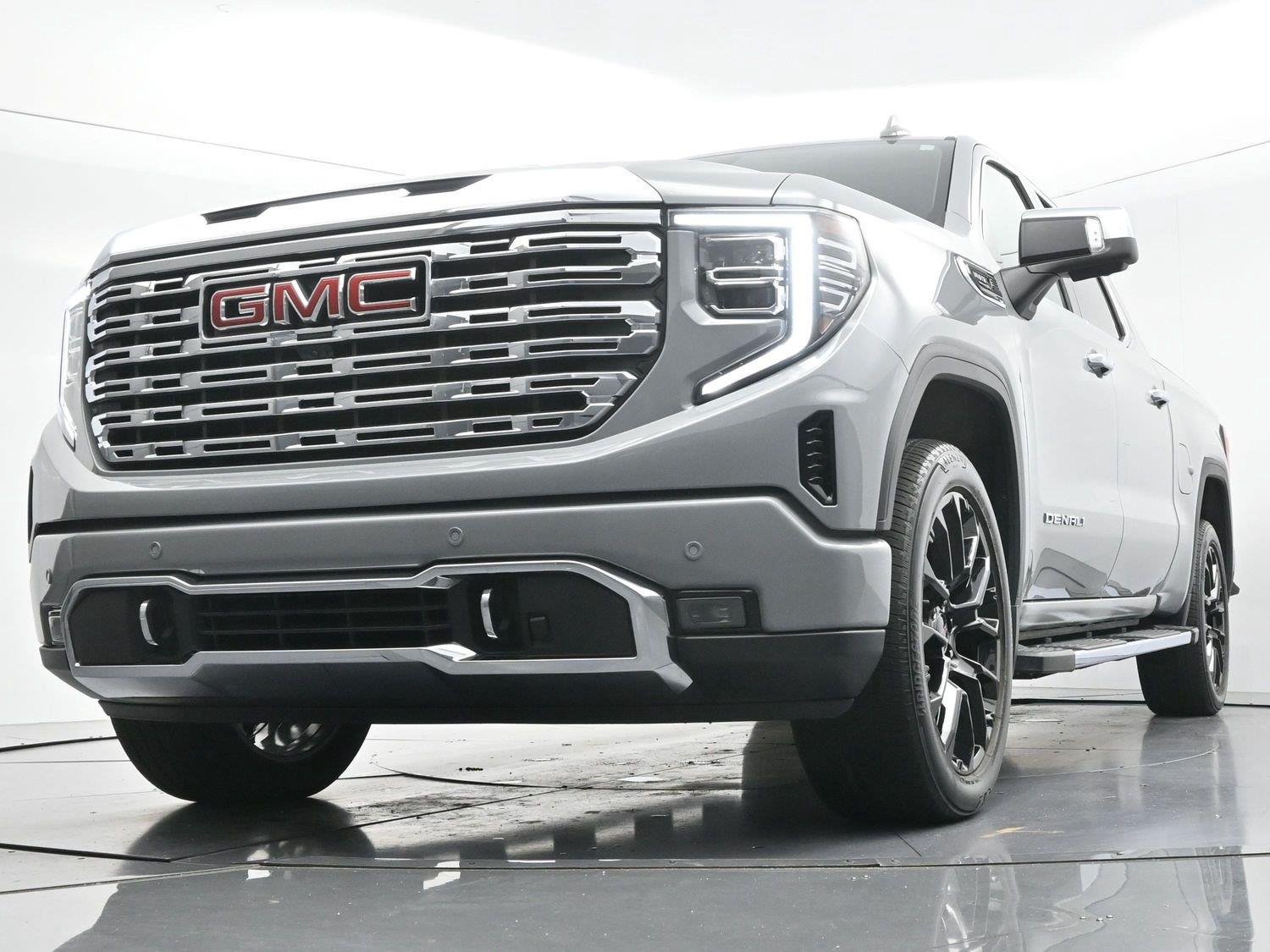 Used 2025 Thunderstorm Gray GMC Denali image 46