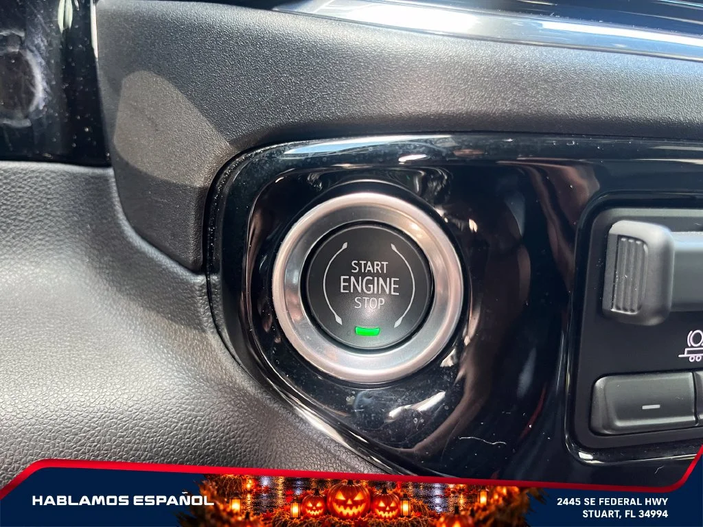 Used 2023 IRIDESCENT PEARL TRICOAT Chevrolet High Country image 28