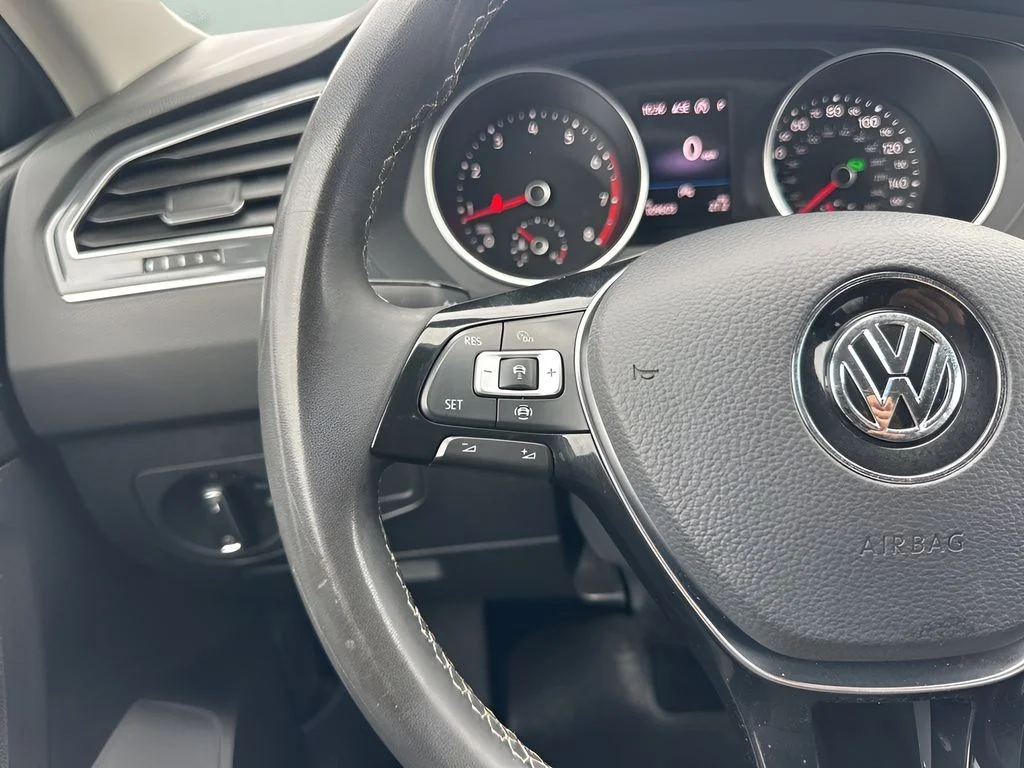 Used 2021 Gray Volkswagen 2.0T SE image 14