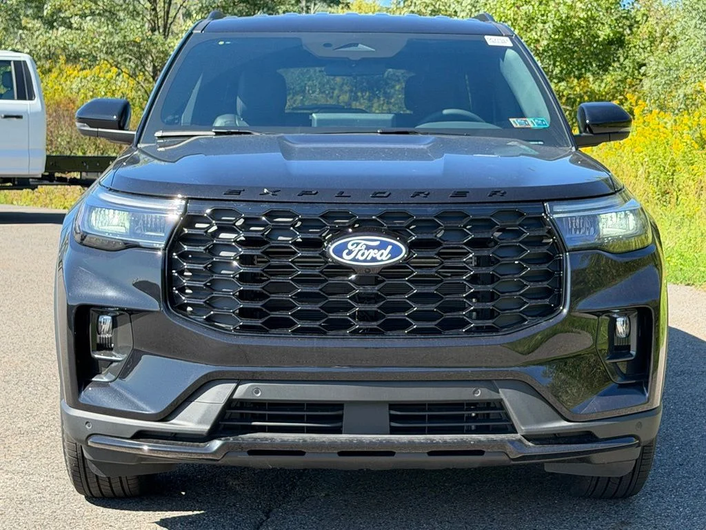 New 2027 Agate Black Metallic Ford ST-Line image 22