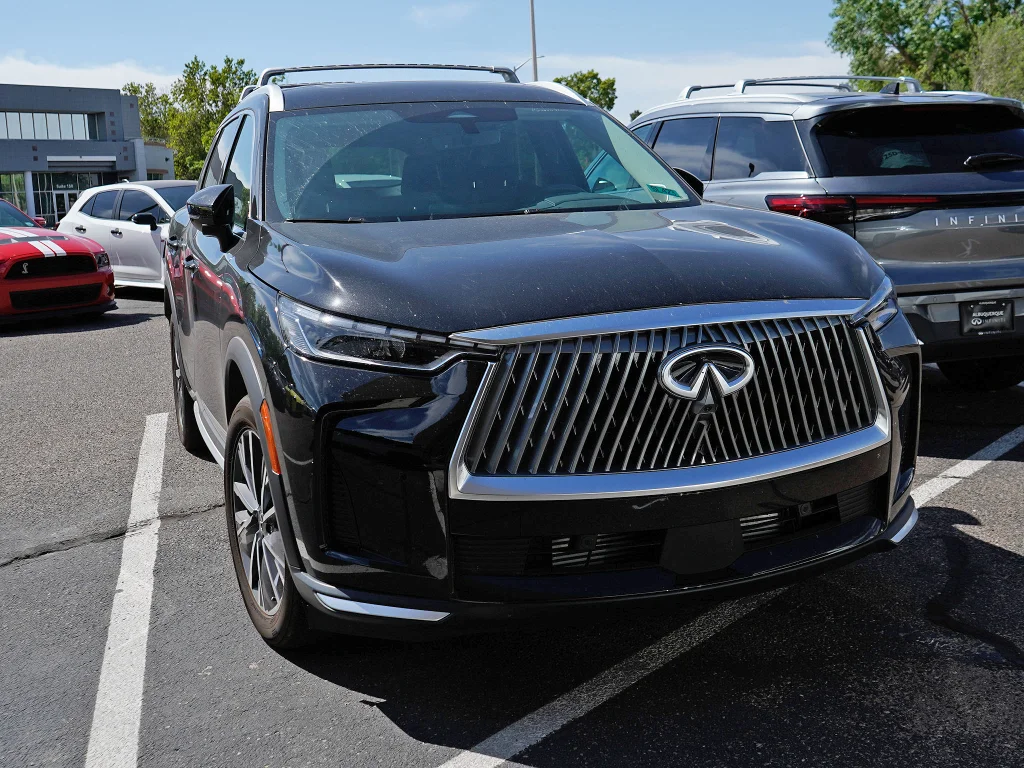 Certified Used 2026 Mineral Black INFINITI LUXE image 1