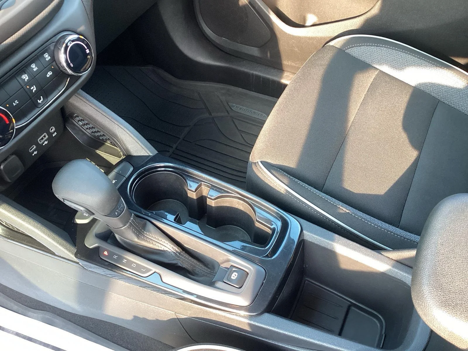 Used 2022 Summit White Chevrolet LS image 21