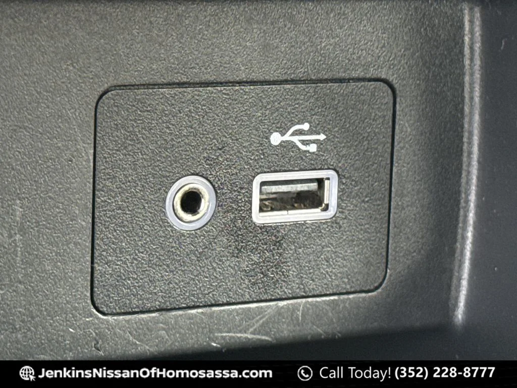 Used 2023 Silver Nissan 1.6 SV image 36