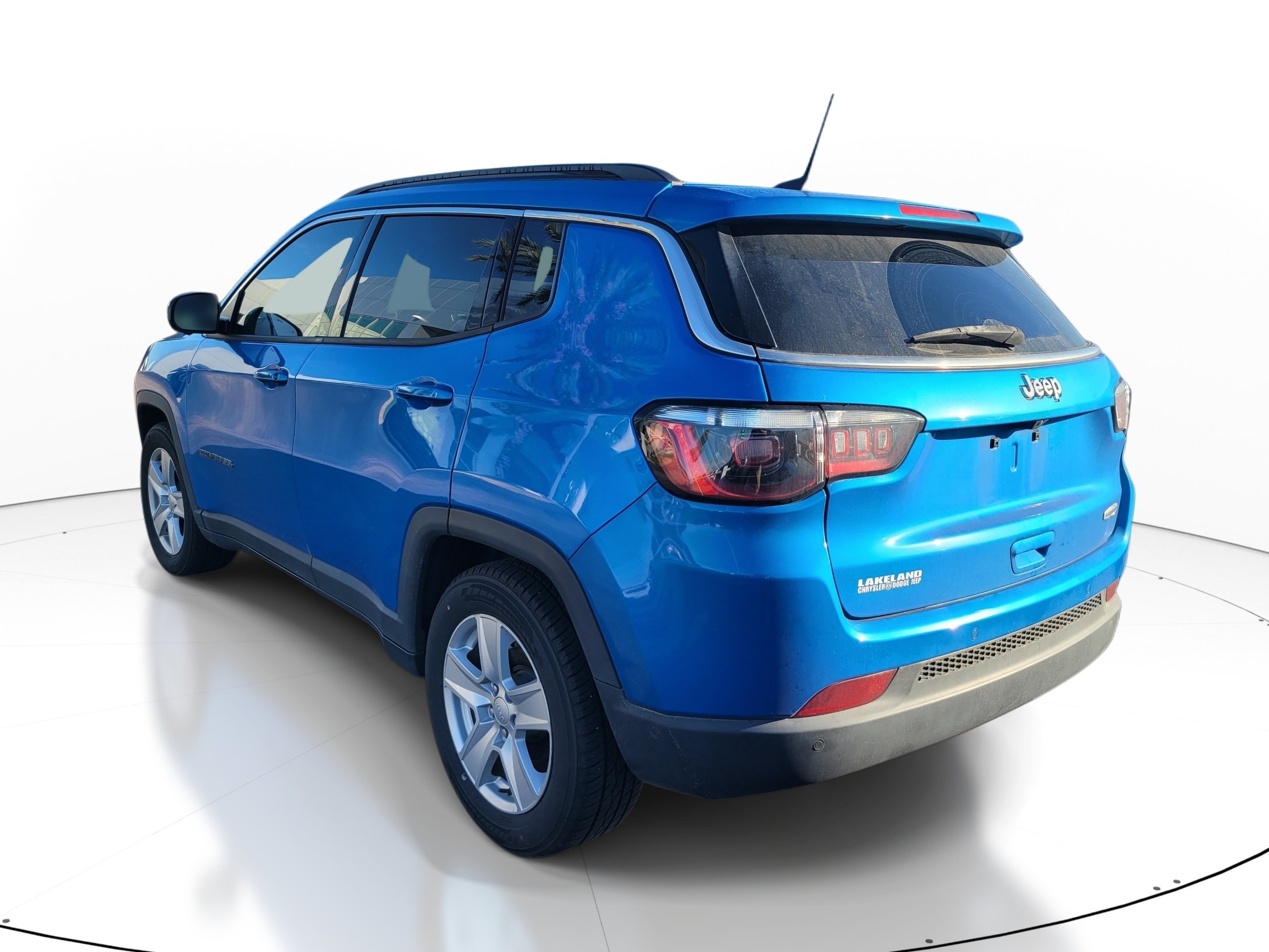 Used 2022 Laser Blue Pearlcoat Jeep Latitude image 6