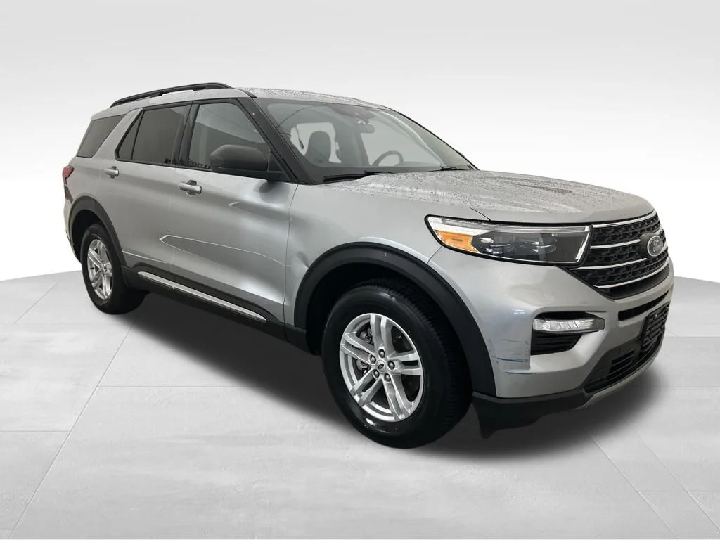 Used 2023 Silver Ford XLT image 8