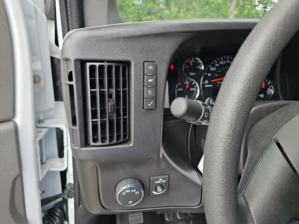 2025 GMC Savana Cargo Work Van - Photo 28