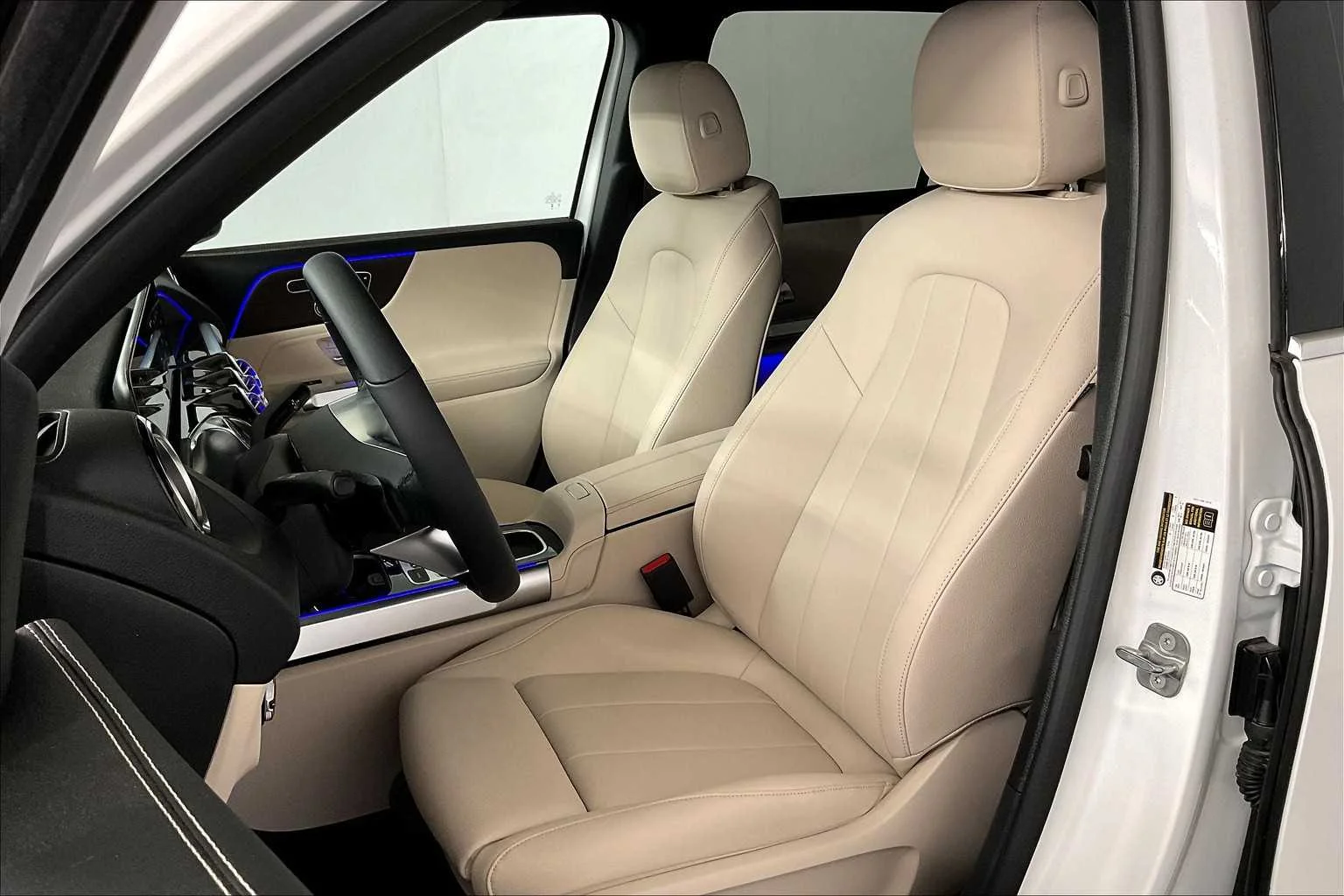 Used 2025 Polar White Mercedes-Benz GLB 250 image 14