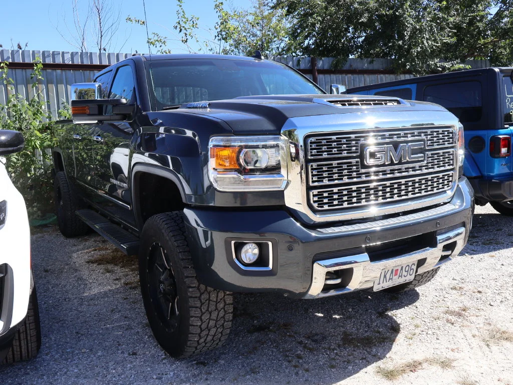 Used 2018 Gray GMC Denali image 15