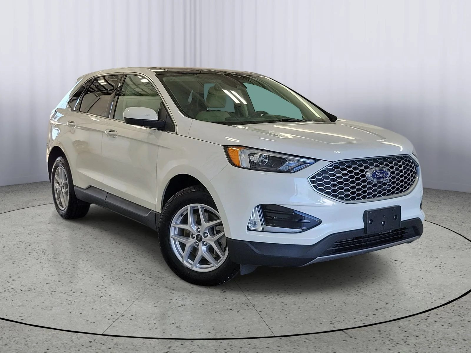 Used 2024 White Ford SEL image 1