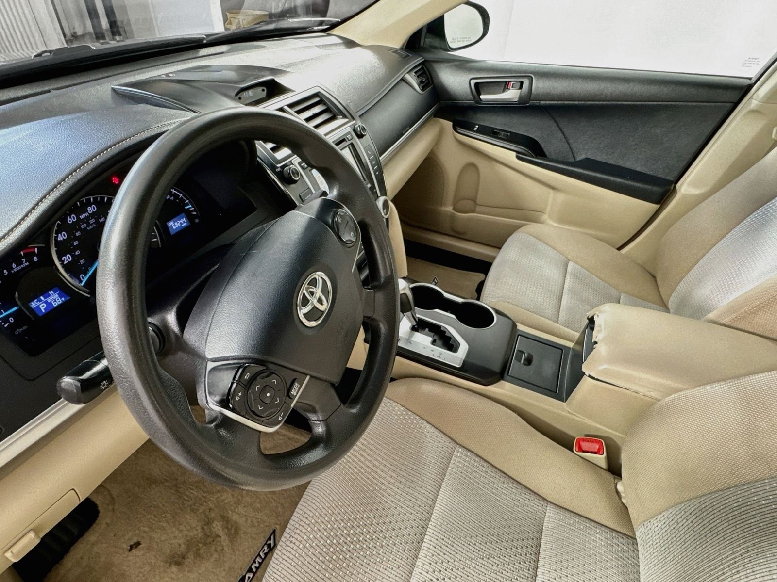 Used 2012 Green Toyota LE image 8