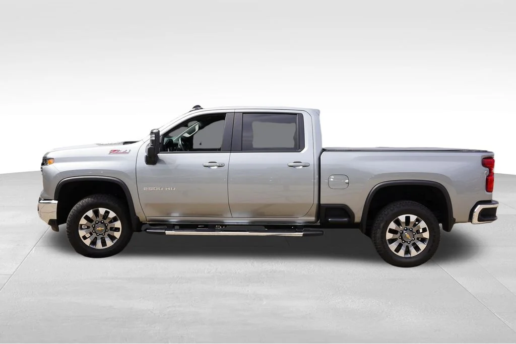 Used 2025 Sterling Gray Metallic Chevrolet LT image 9