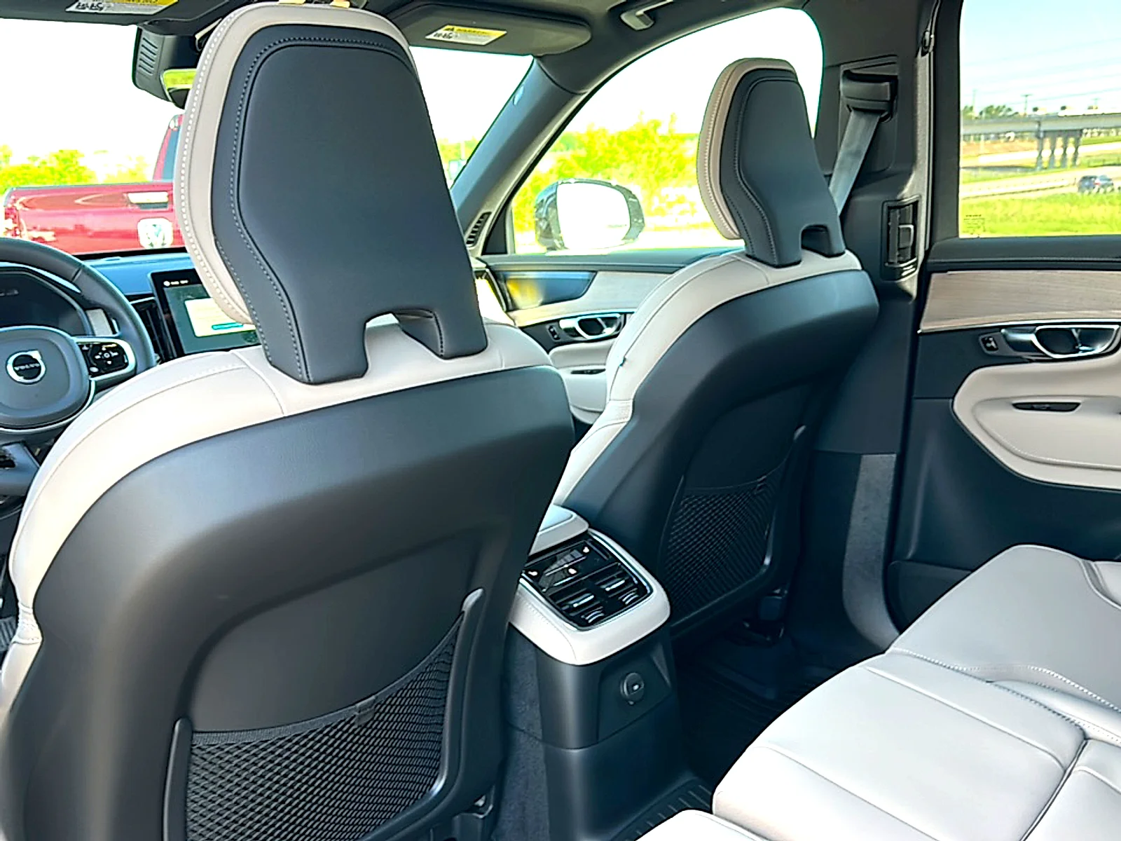 2025 Volvo XC90 Plus - Photo 14