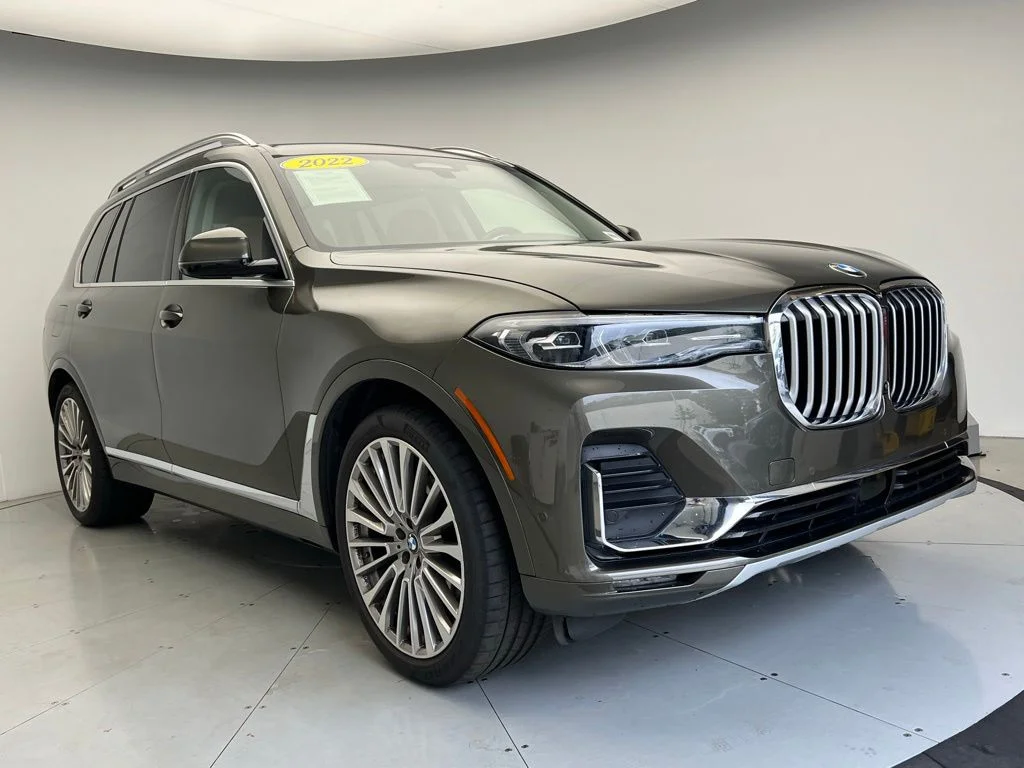 Used 2022 Green BMW xDrive40i image 2