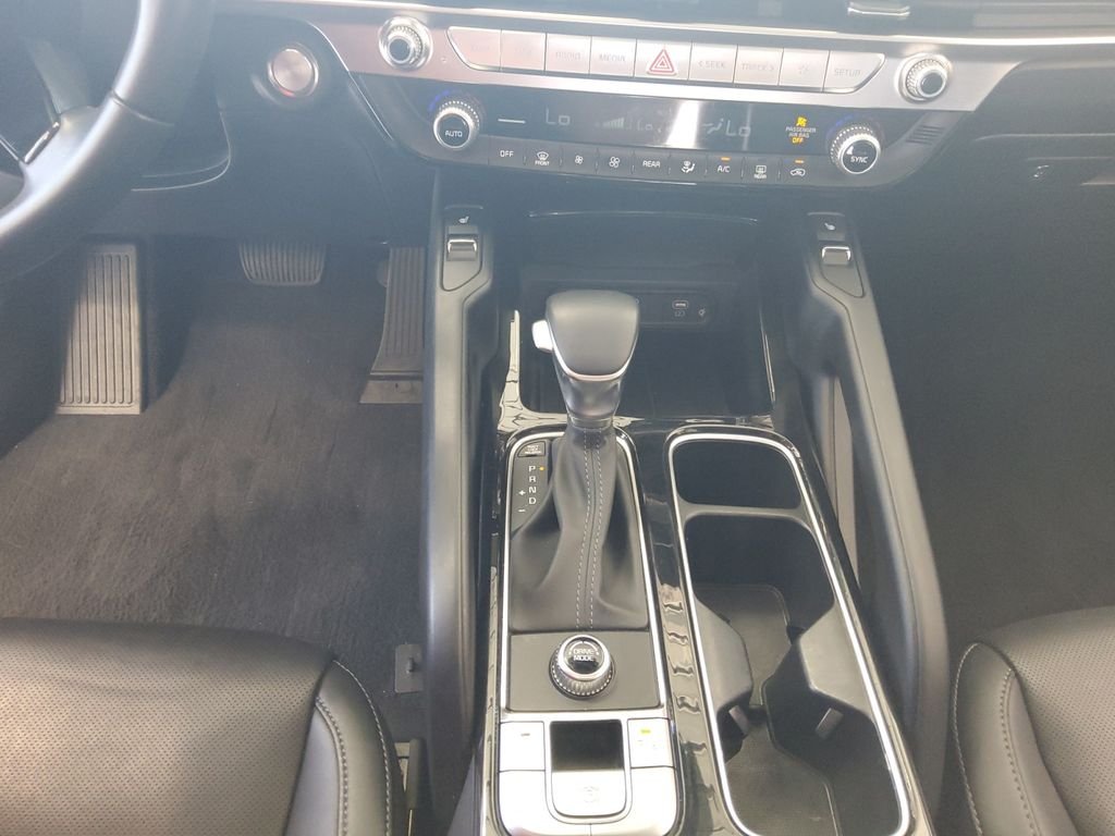 Used 2025 Silver Kia S image 27