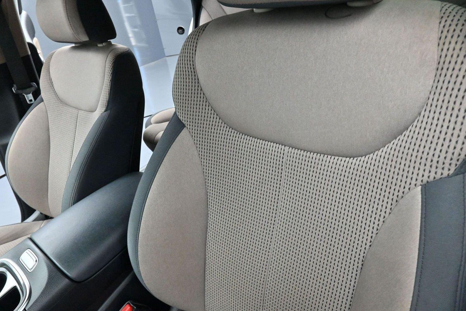 Used 2022 Quartz White Hyundai SE image 14