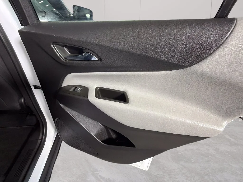 Used 2022 SUMMIT WHITE Chevrolet LT image 33