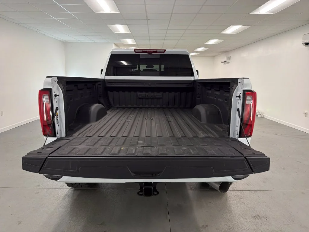 Used 2026 Glacier White Tricoat GMC Denali Ultimate image 12