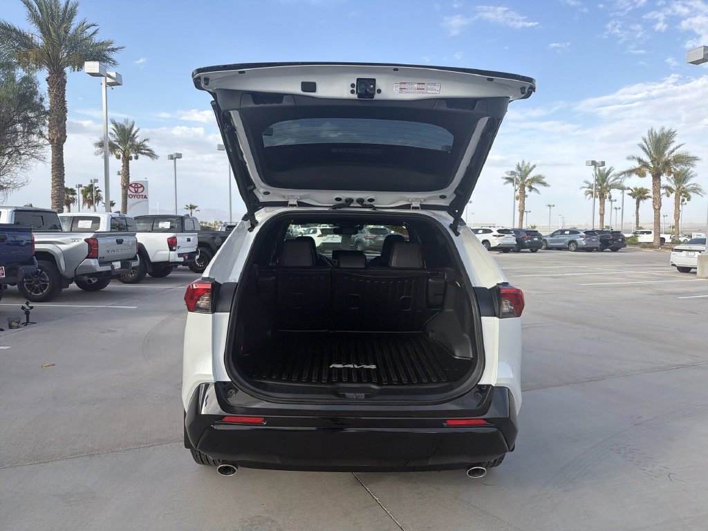 2025 Toyota RAV4 XSE - Photo 31