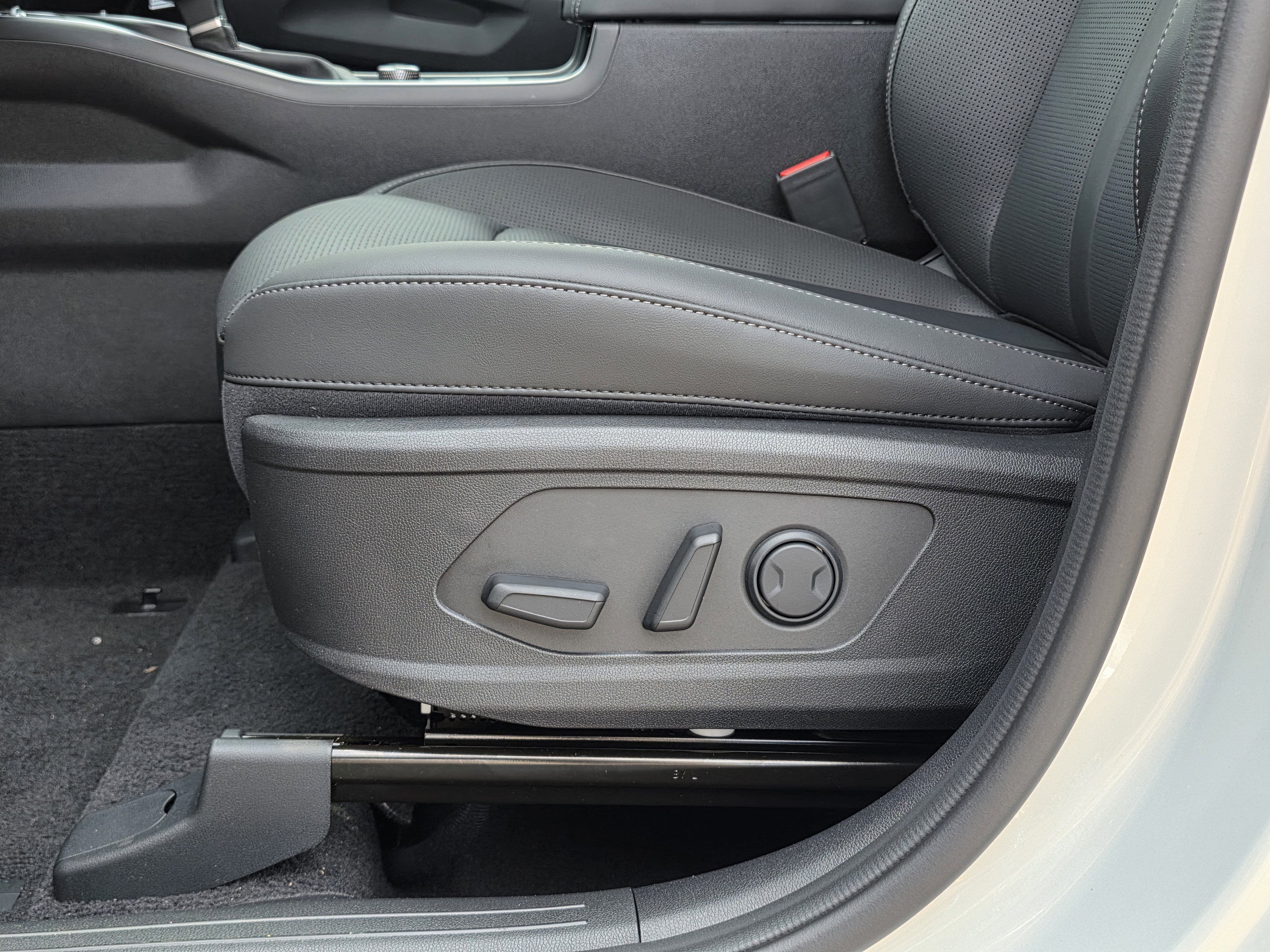 New 2026 Ivory Silver Kia EX image 10