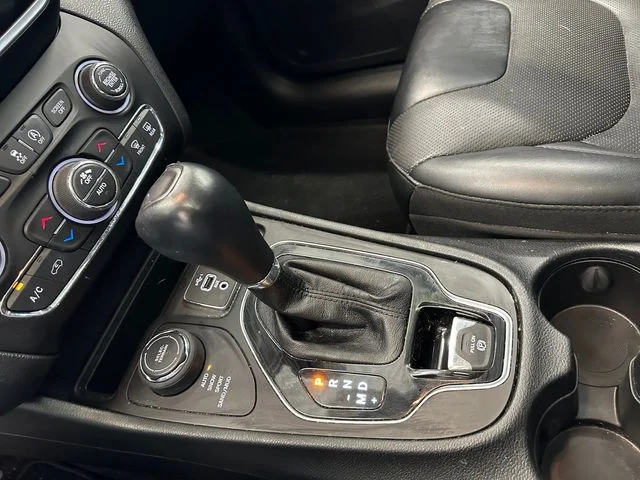 Used 2022 Gray Jeep Limited image 31