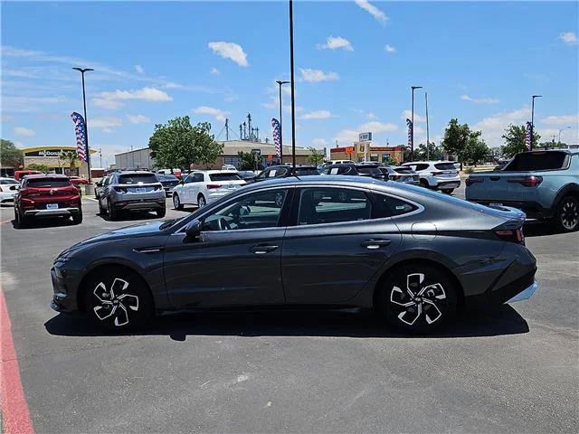 Used 2025 Portofino Gray Hyundai SEL Front-Wheel Drive image 2