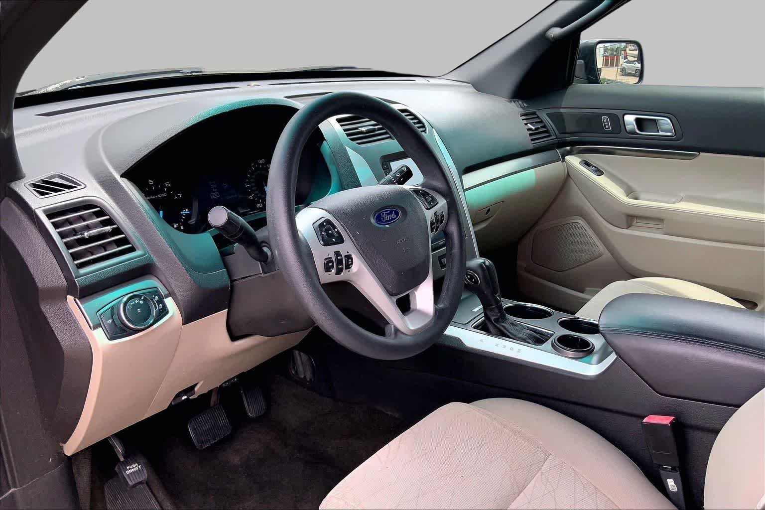 Used 2014 Tuxedo Black Metallic Ford Base image 17