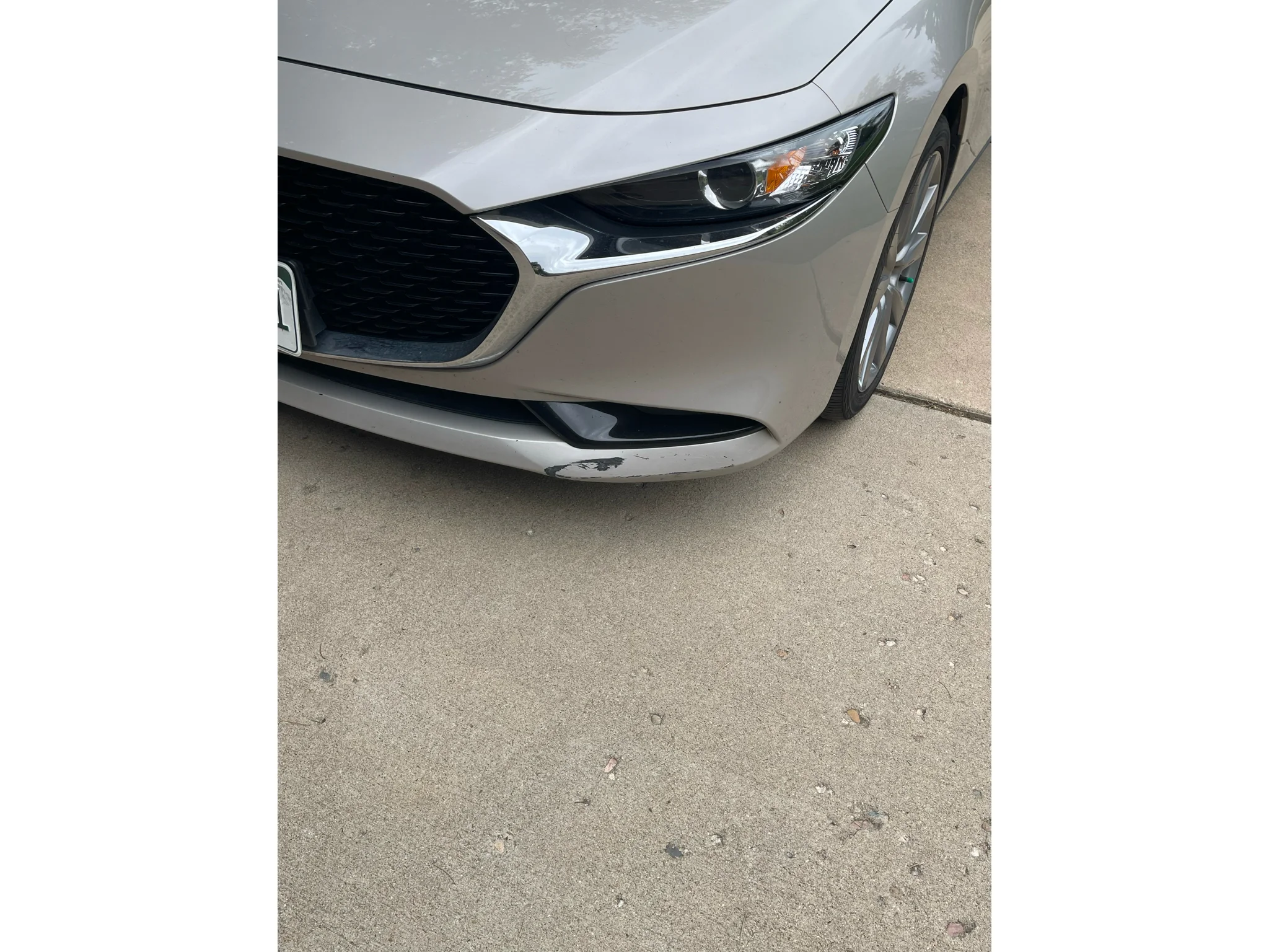 Used 2022 Platinum Quartz Metallic Mazda Preferred image 3