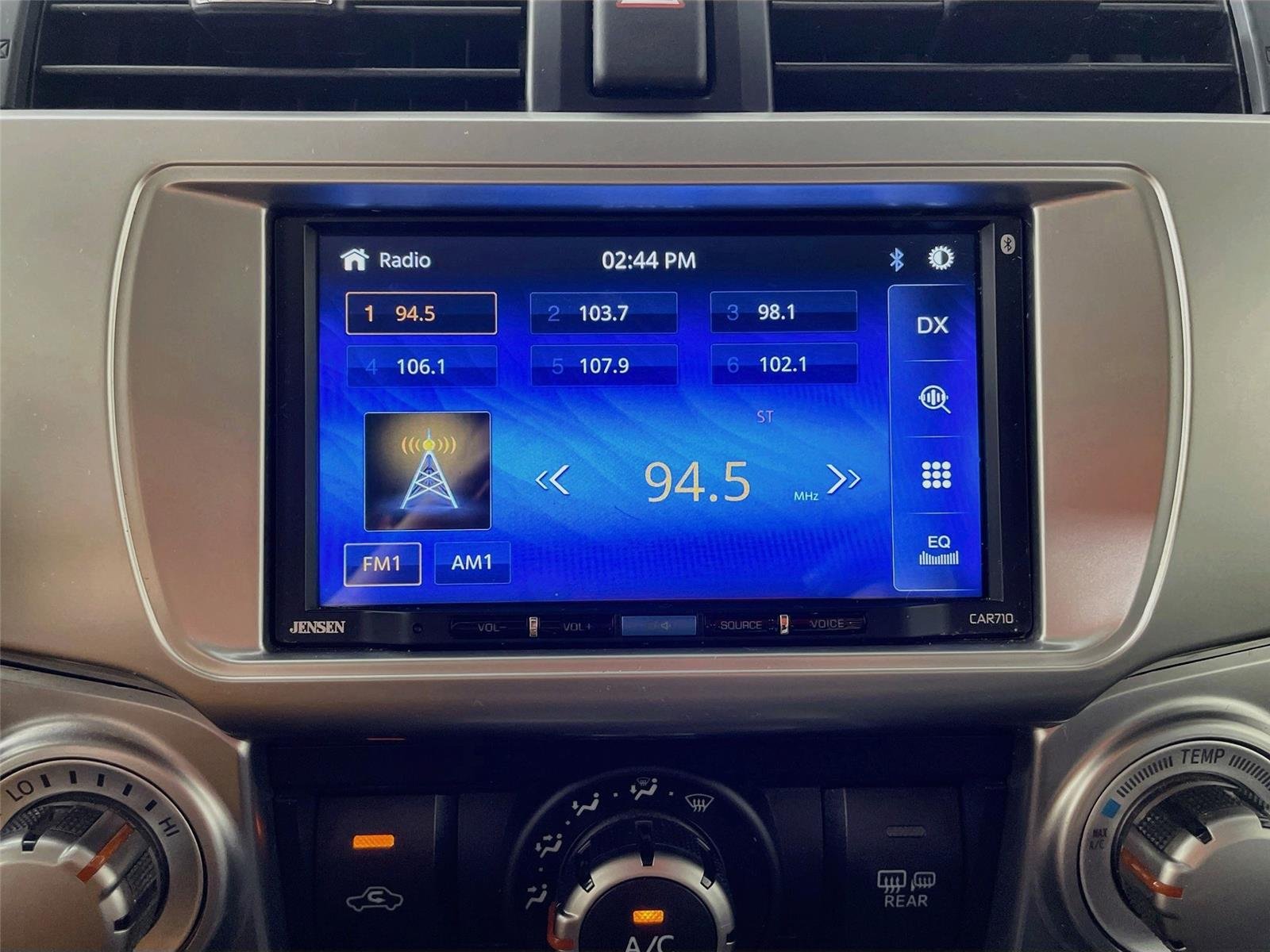 Used 2018 Super White Toyota SR5 image 17