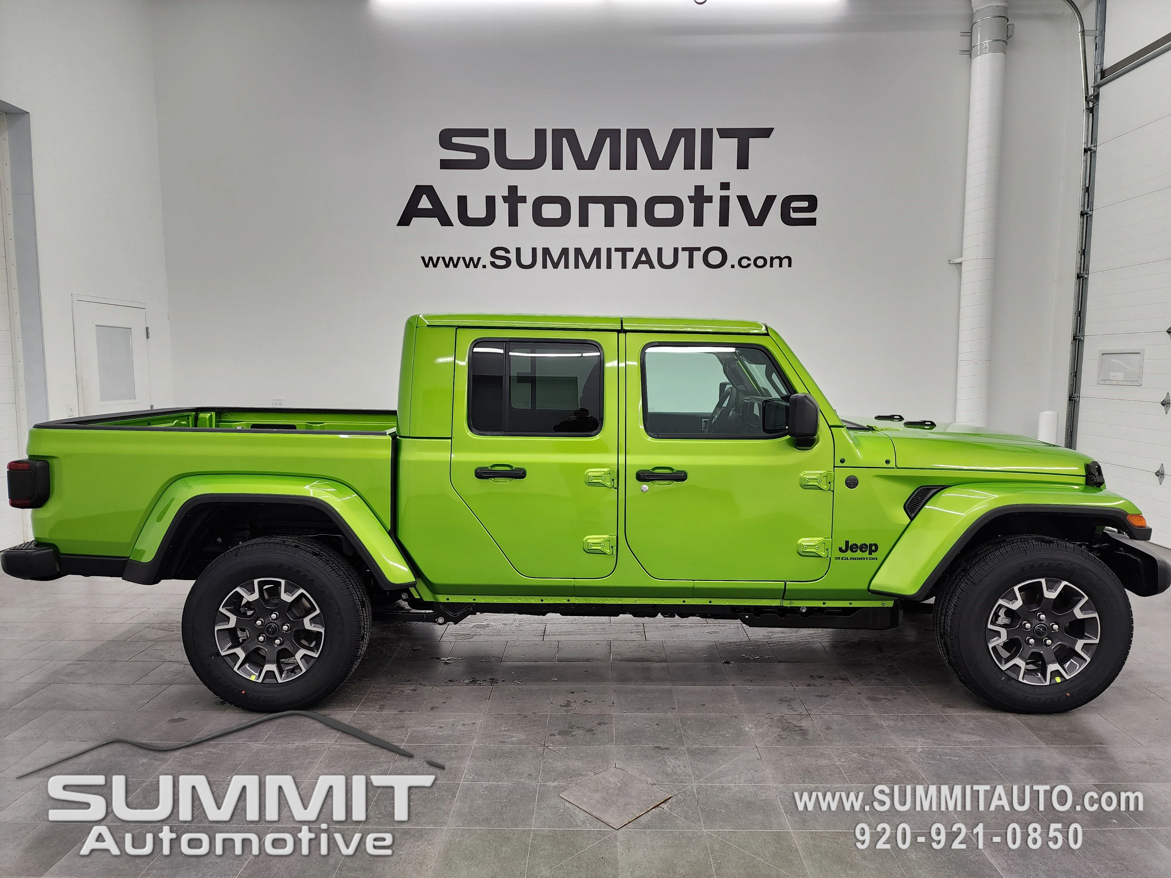 2026 Jeep Gladiator Sahara Auto's photo