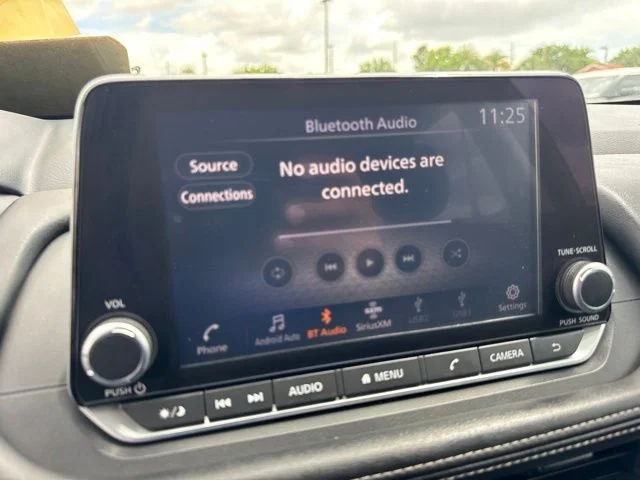 Used 2024 Gray Nissan S image 3