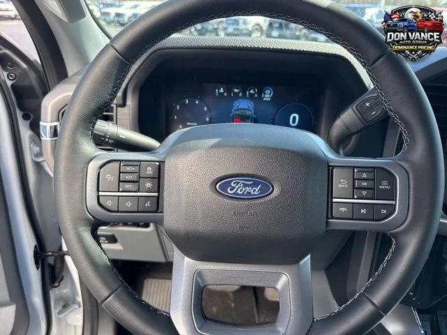 New 2025 Oxford White Ford XLT image 10