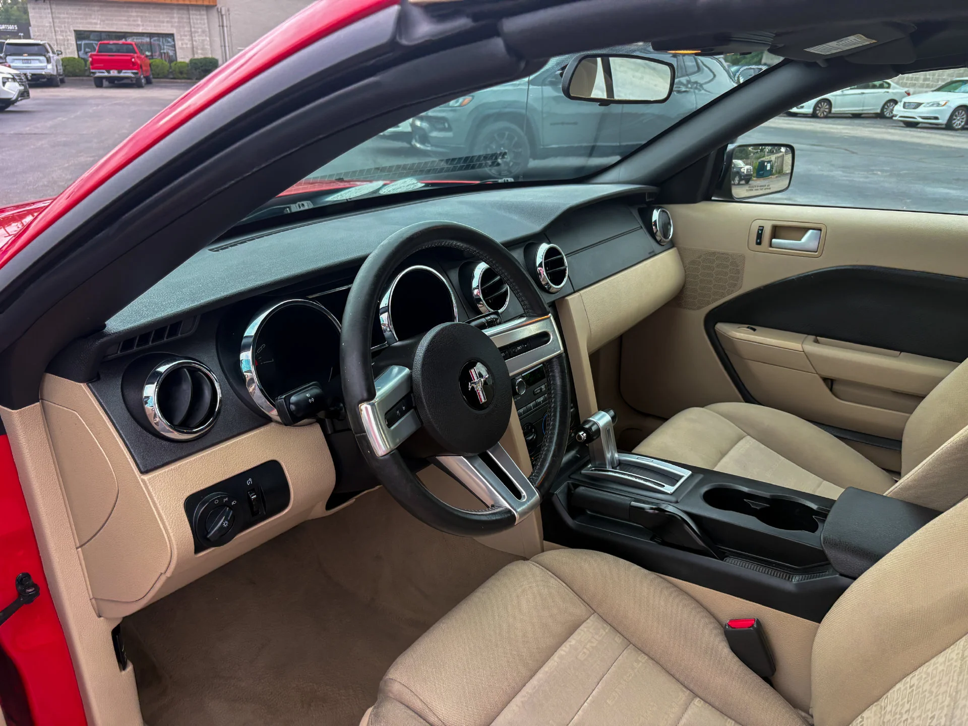 Used 2009 Red Ford V6 image 6