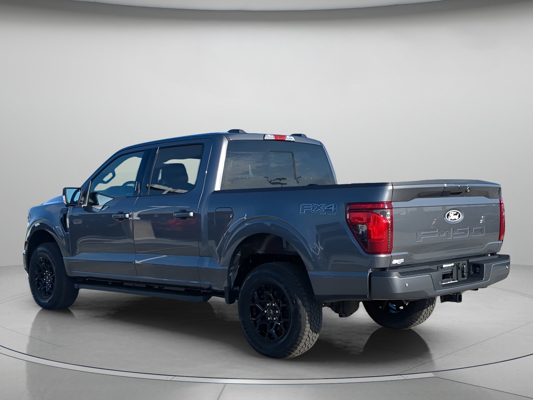 New 2026 Carbonized Gray Metallic Ford XLT image 39
