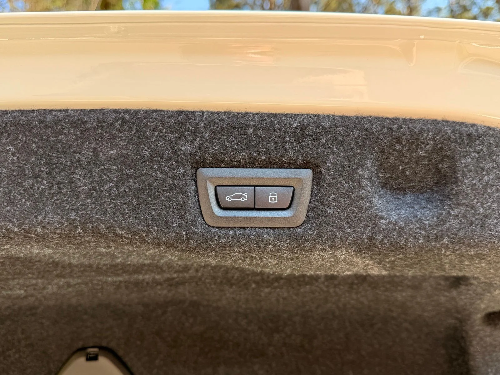 2026 BMW 5 Series 550e - Photo 18