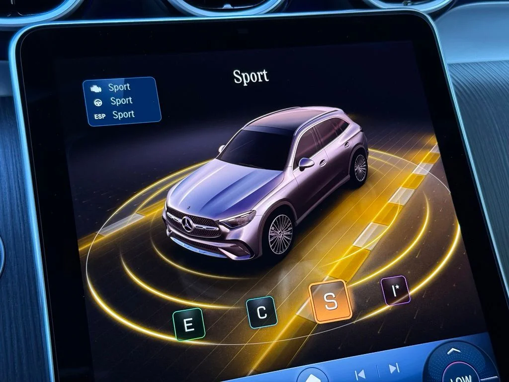 New 2027 White Mercedes-Benz GLC 300 image 7
