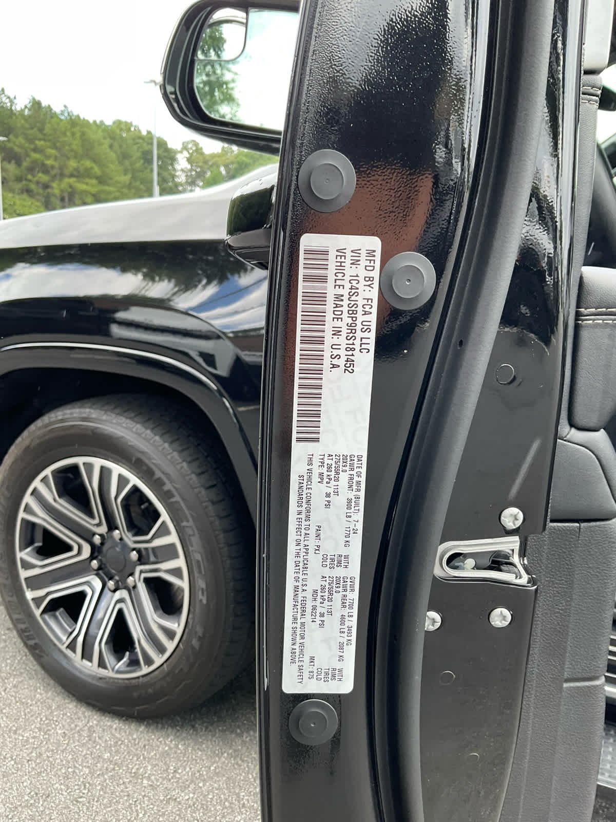Used 2024 Diamond Black Crystal Pearlcoat Jeep Series II image 27