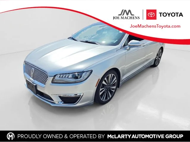 Used 2017 Silver Lincoln Reserve image 1