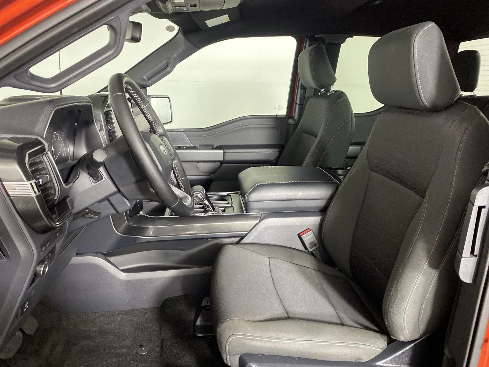 Used 2023 Hot Pepper Red Tinted Clearcoat Ford XLT image 7