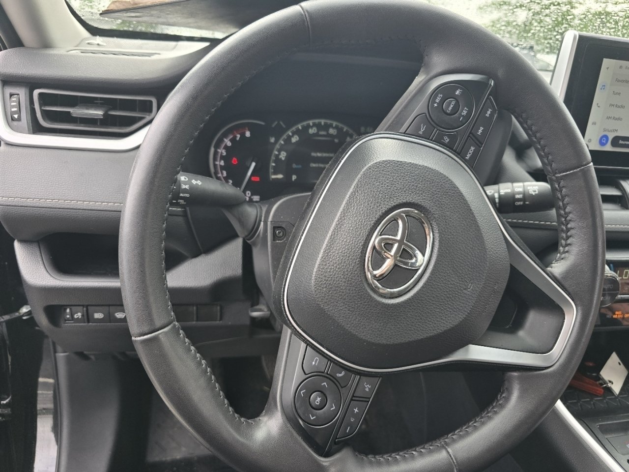 2025 Toyota RAV4 XLE - Photo 20