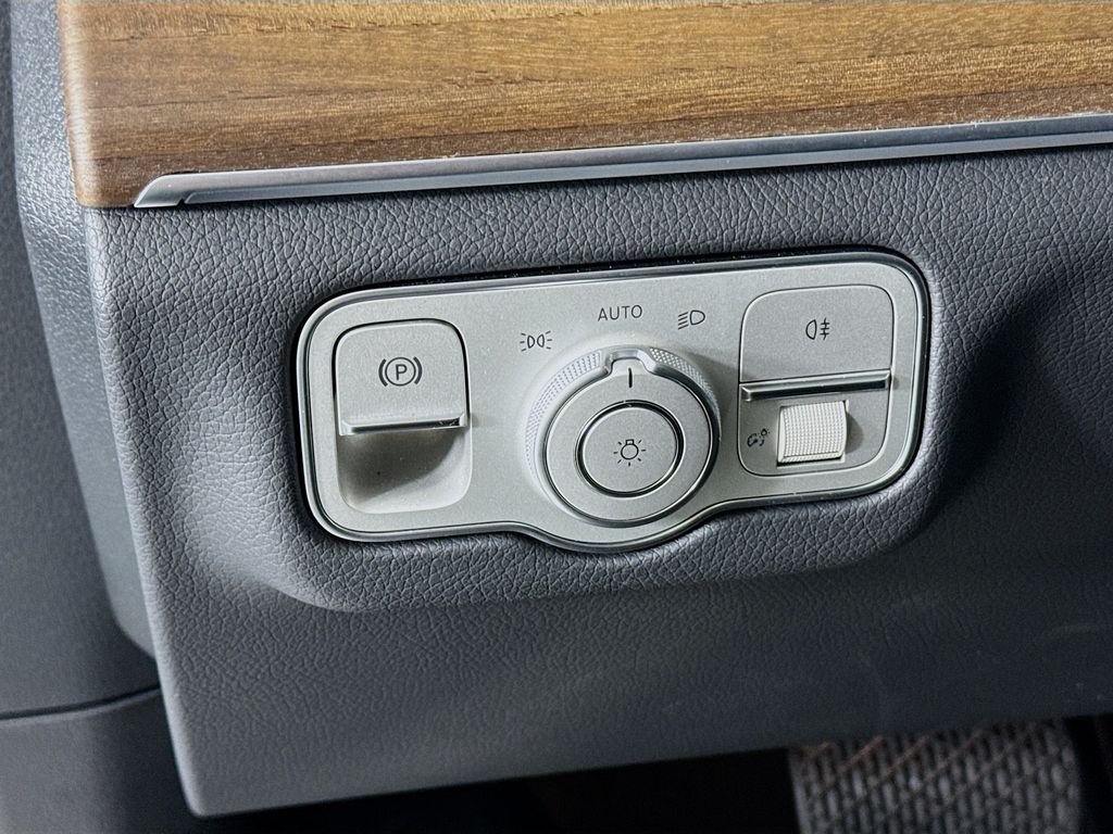 Used 2025  Mercedes-Benz GLE 450e image 11