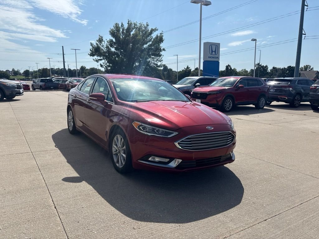Used 2017 Ruby Red Metallic Ford SE image 3