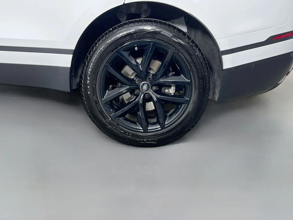 Certified Used 2026 Fuji White Land Rover S image 32
