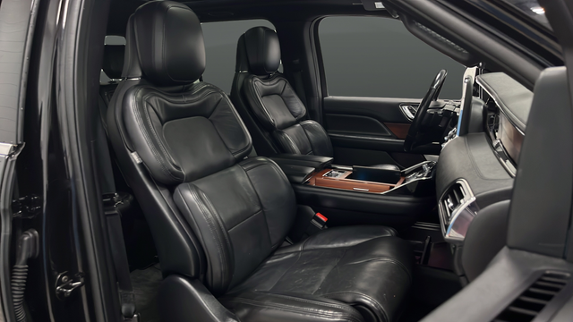 Used 2020 Black Lincoln Reserve image 24