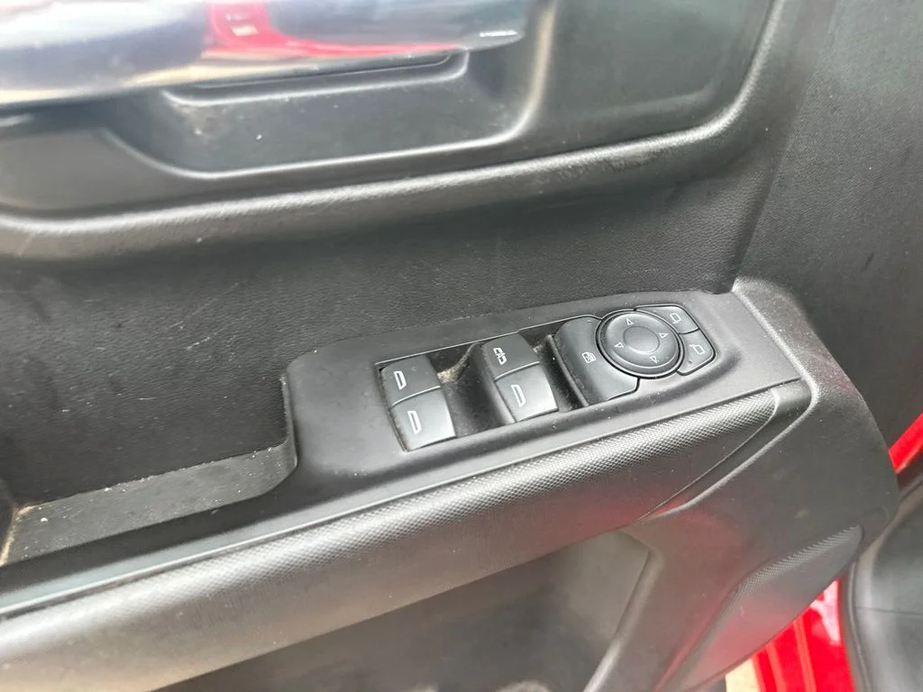 Used 2022 Red Chevrolet Custom image 7