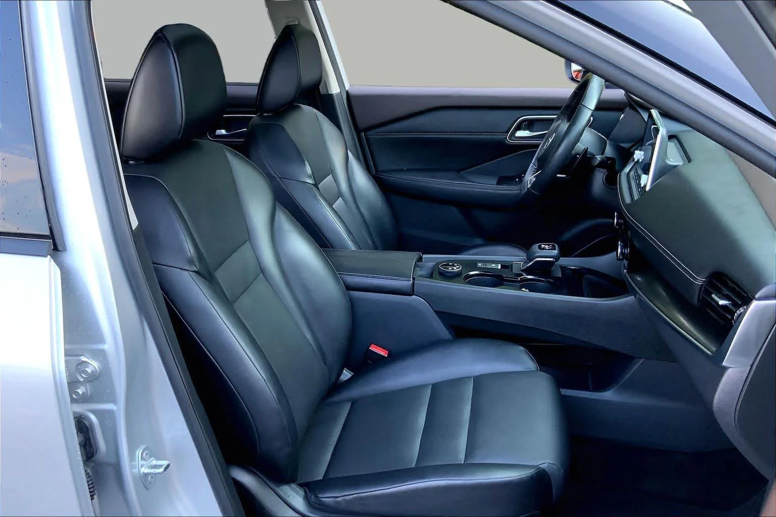 Used 2021 Brilliant Silver Metallic Nissan SV image 8
