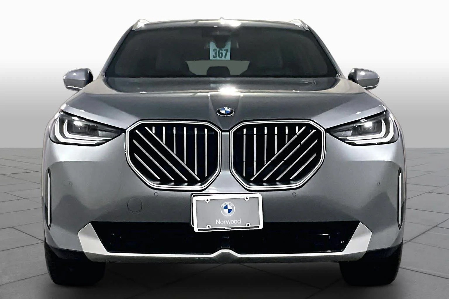 Used 2026 Skyscraper Grey Metallic BMW 30 xDrive image 3