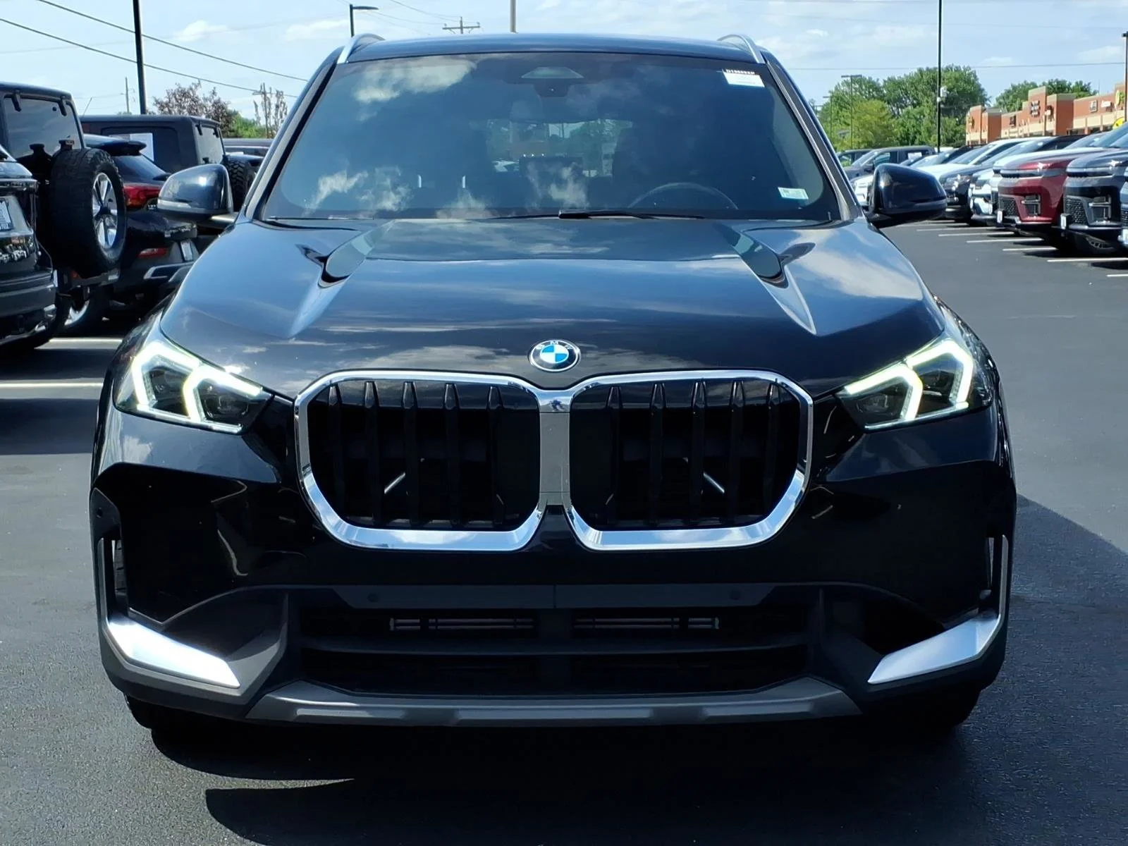 Used 2023 Black Sapphire Metallic BMW xDrive28i image 31