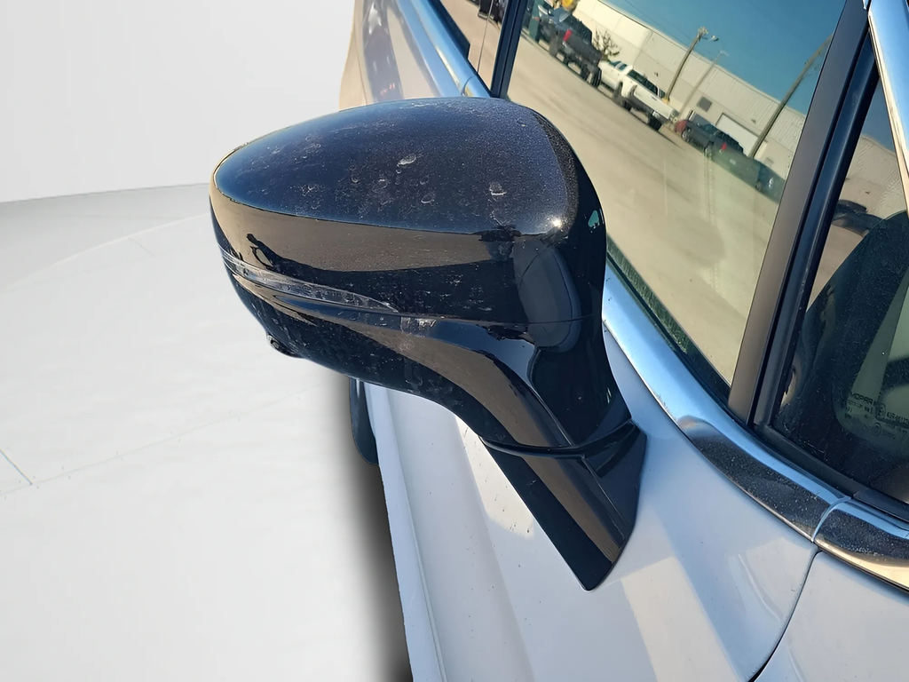 New 2026 Bright White Clear-Coat Exterior Paint Chrysler Select image 21