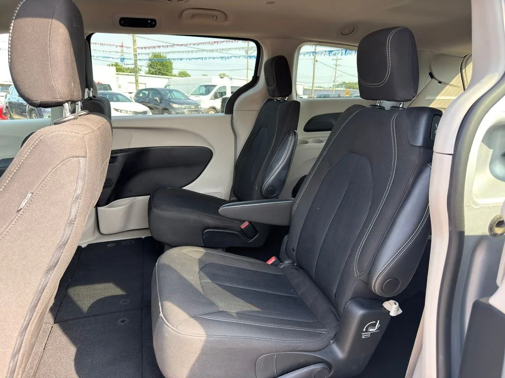 Used 2023 Silver Chrysler LX image 3